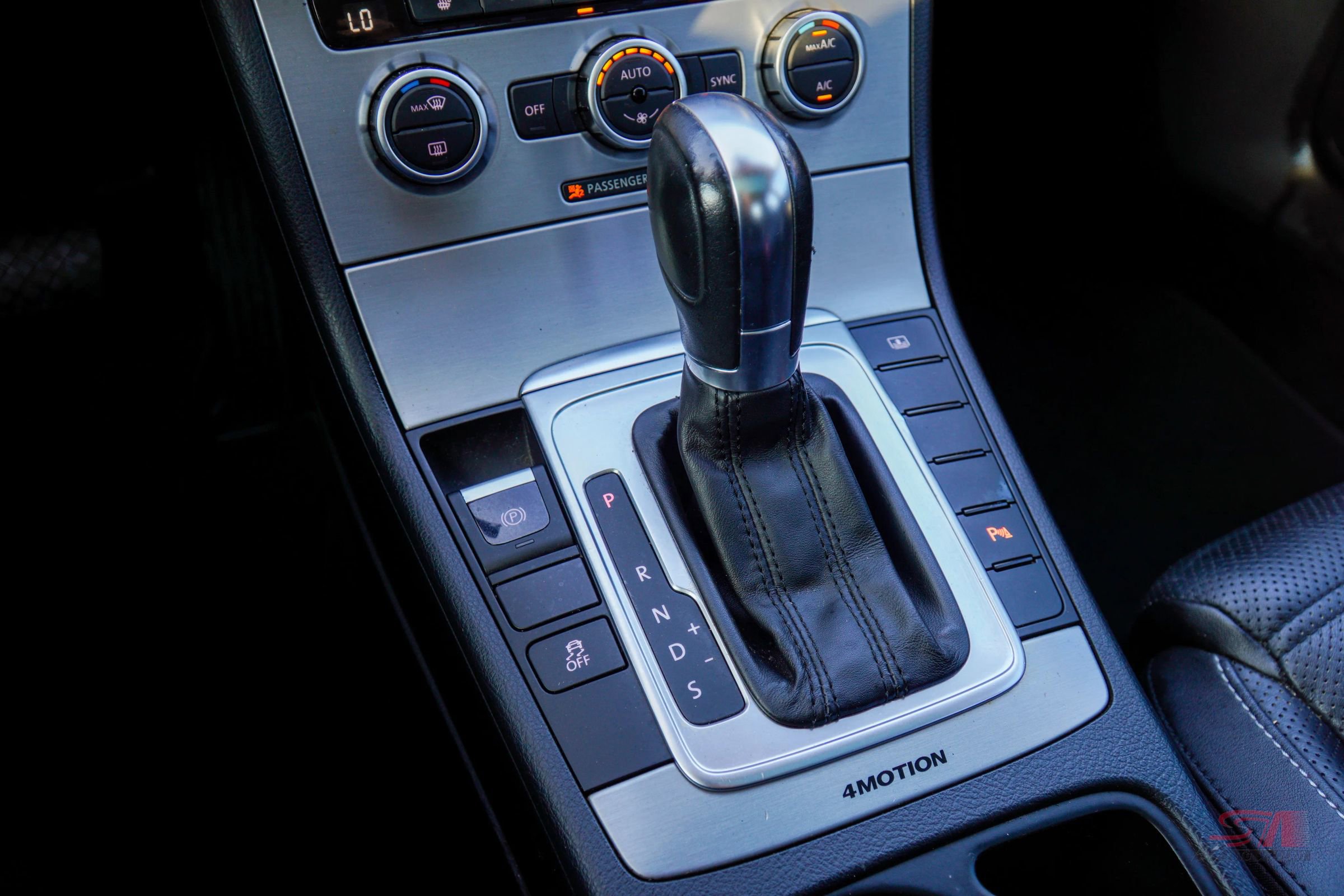 Used 2013 Volkswagen CC Executive image 28