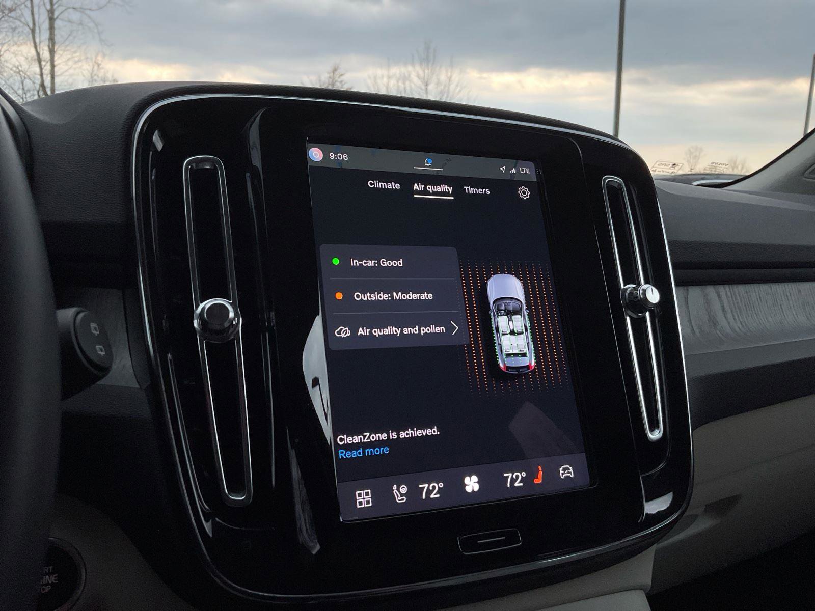 Certified 2025 Volvo XC40 B5 Plus image 24