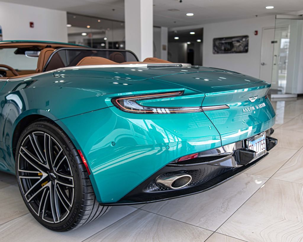 Used 2025 Aston Martin DB12 Convertible RWD image 14