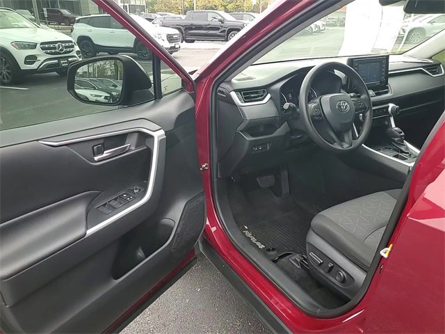 Used 2021 Toyota RAV4 XLE image 10