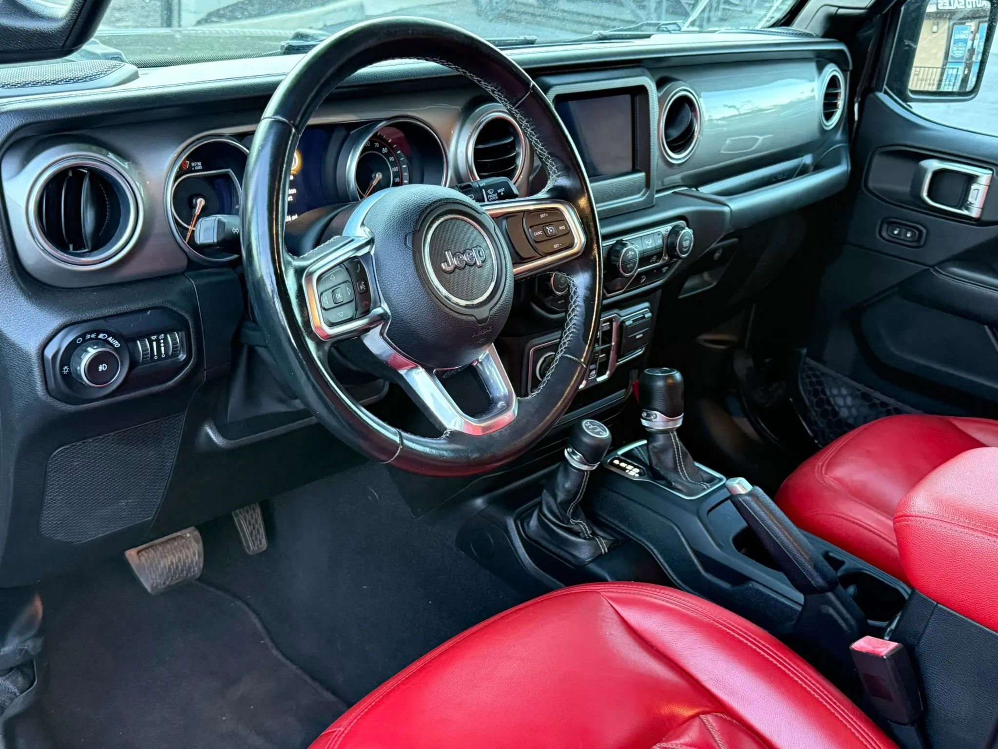 Used 2019 Jeep Wrangler Unlimited Sahara image 15