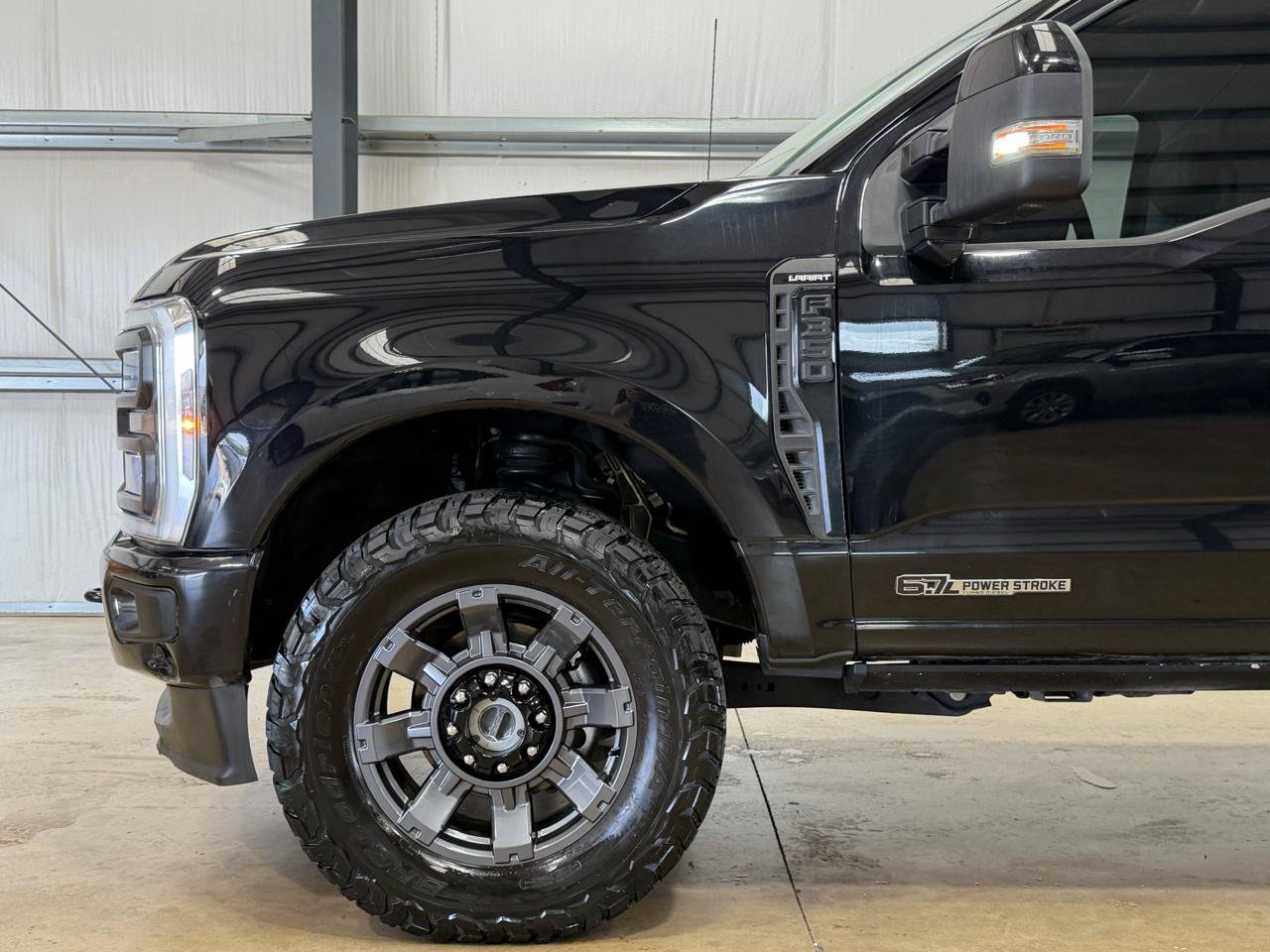 Used 2023 Ford F350 Lariat w/ Lariat Ultimate Package AWD/4WD image 3