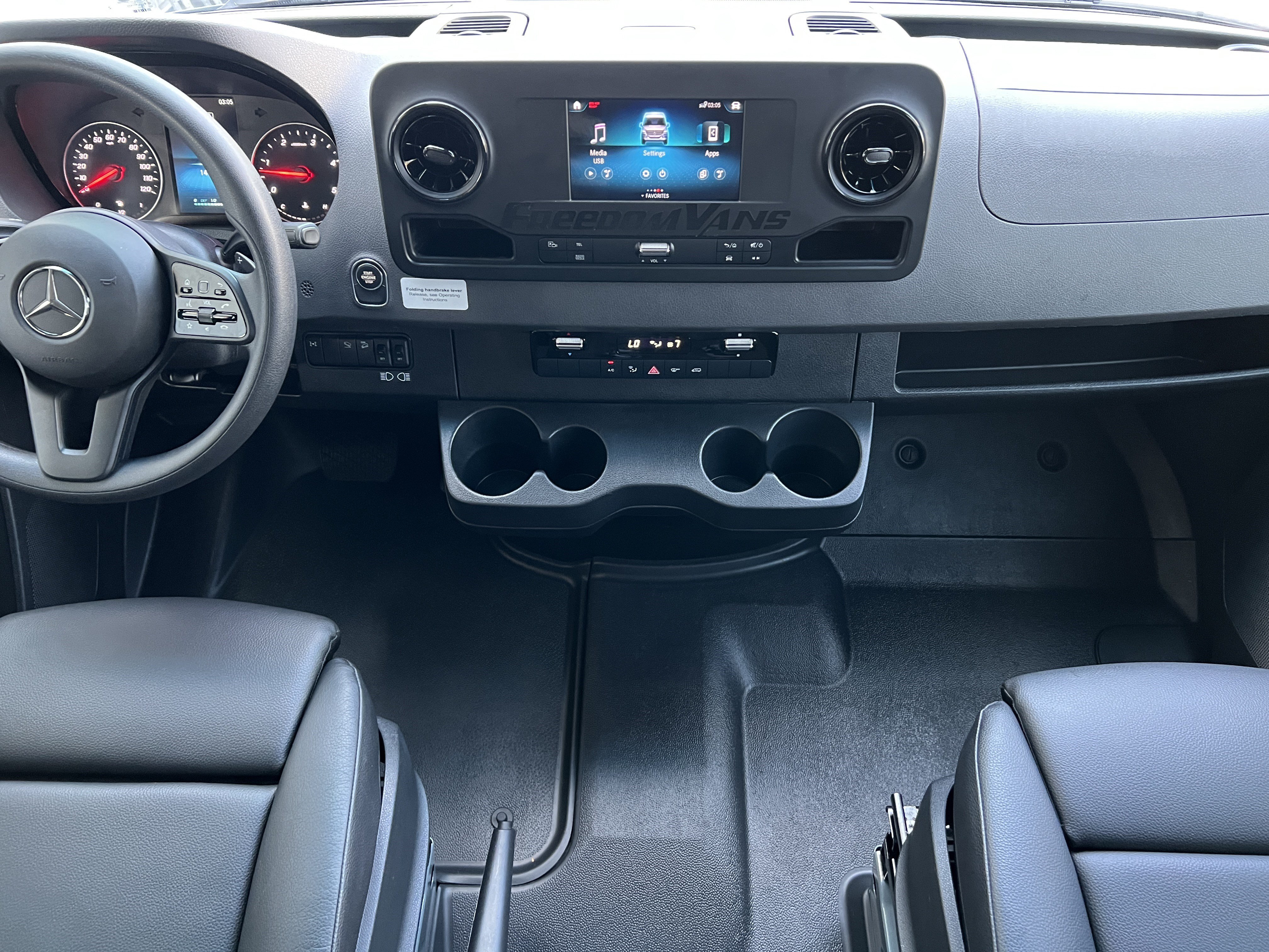 Used 2022 Mercedes-Benz Sprinter 2500 image 35