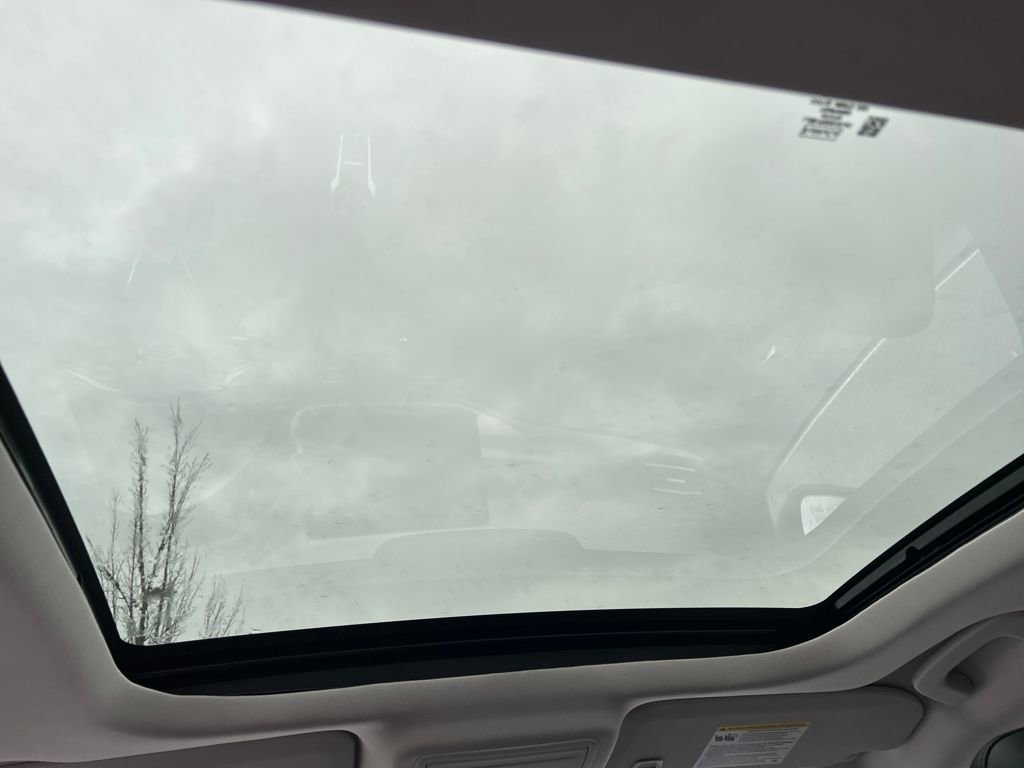 Used 2025 Ford Escape SE w/ Class II Trailer Tow Package image 28