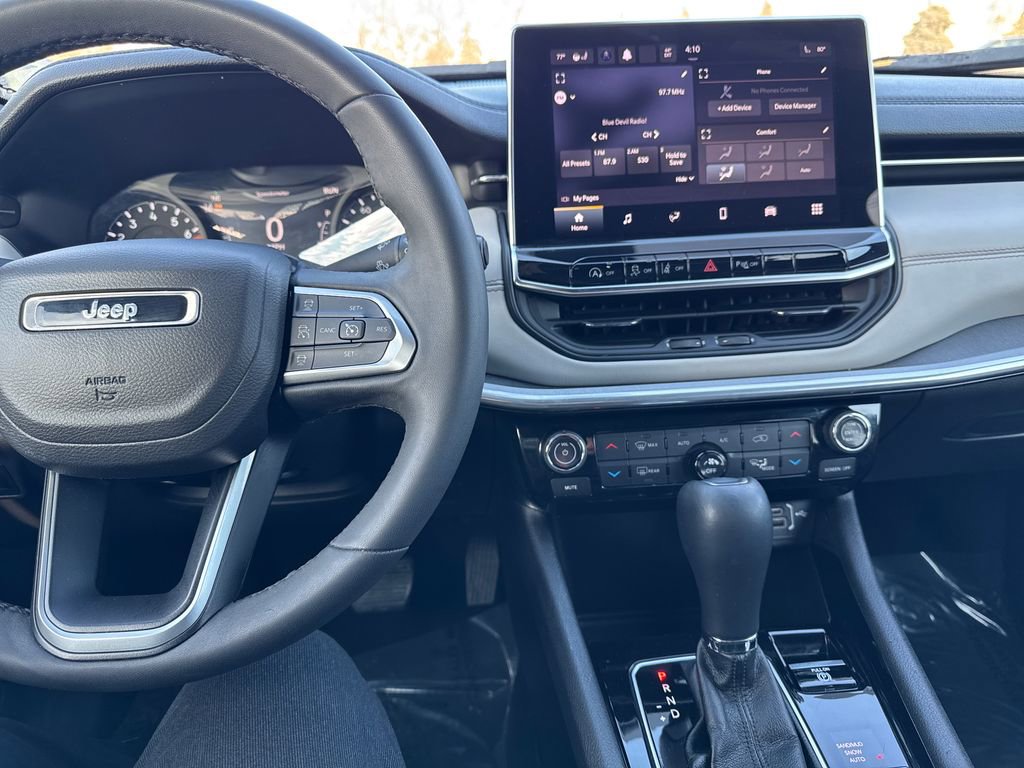 Used 2023 Jeep Compass Limited image 20