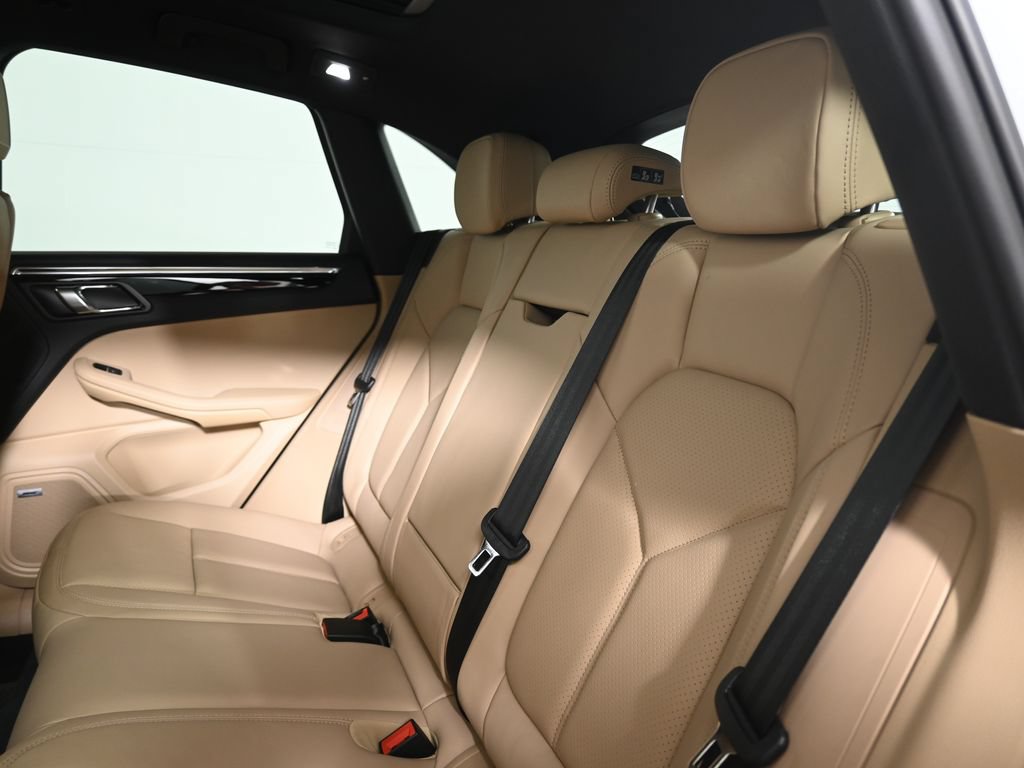 Used 2026 Porsche Macan AWD/4WD image 38