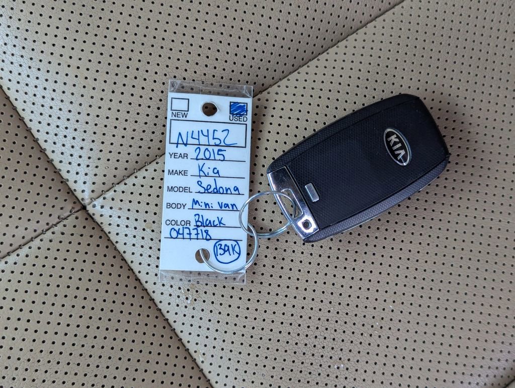 Used 2015 Kia Sedona EX FWD image 40