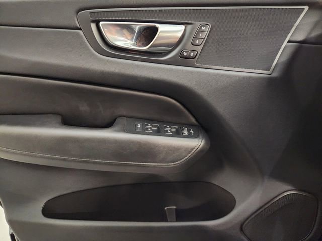 Used 2023 Volvo XC60 B5 Plus image 13