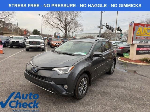 Used 2017 Toyota RAV4 XLE w/ Convenience Package image 8