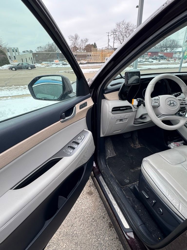 Used 2023 Hyundai Palisade Limited w/ Cargo Package image 7