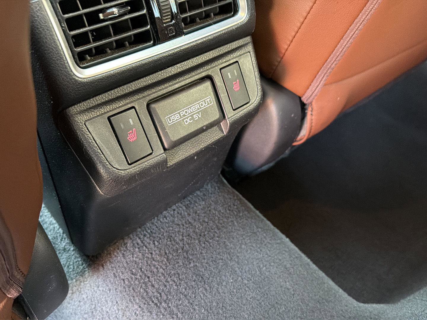 Used 2018 Subaru Outback 2.5i Touring AWD/4WD image 12