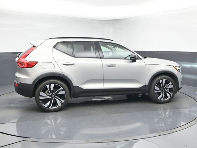 Used 2024 Volvo XC40 B5 Plus w/ Protection Package Premier image 8