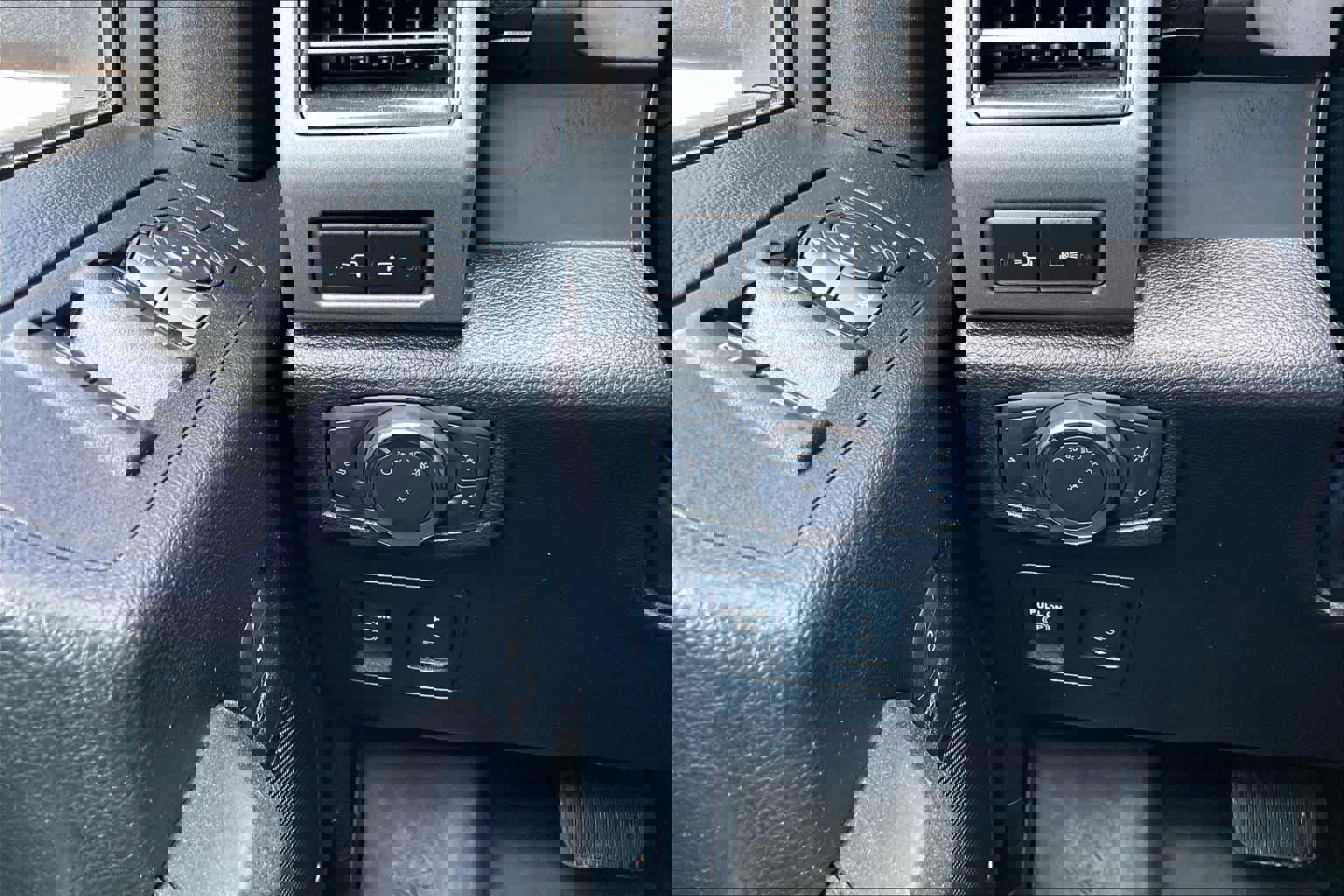 Used 2020 Ford F150 Raptor w/ Equipment Group 802A Luxury AWD/4WD image 33