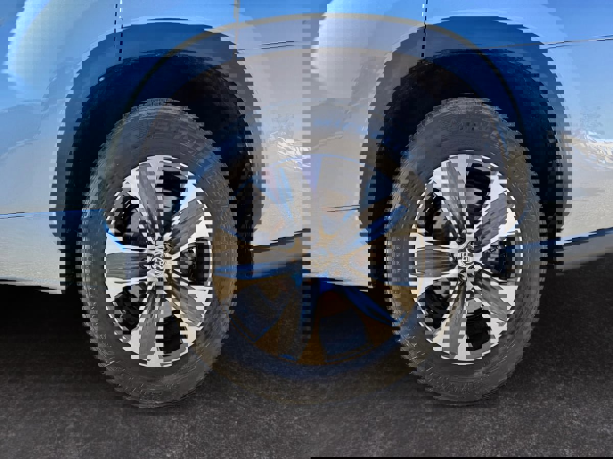 Used 2022 Toyota Highlander XLE image 9