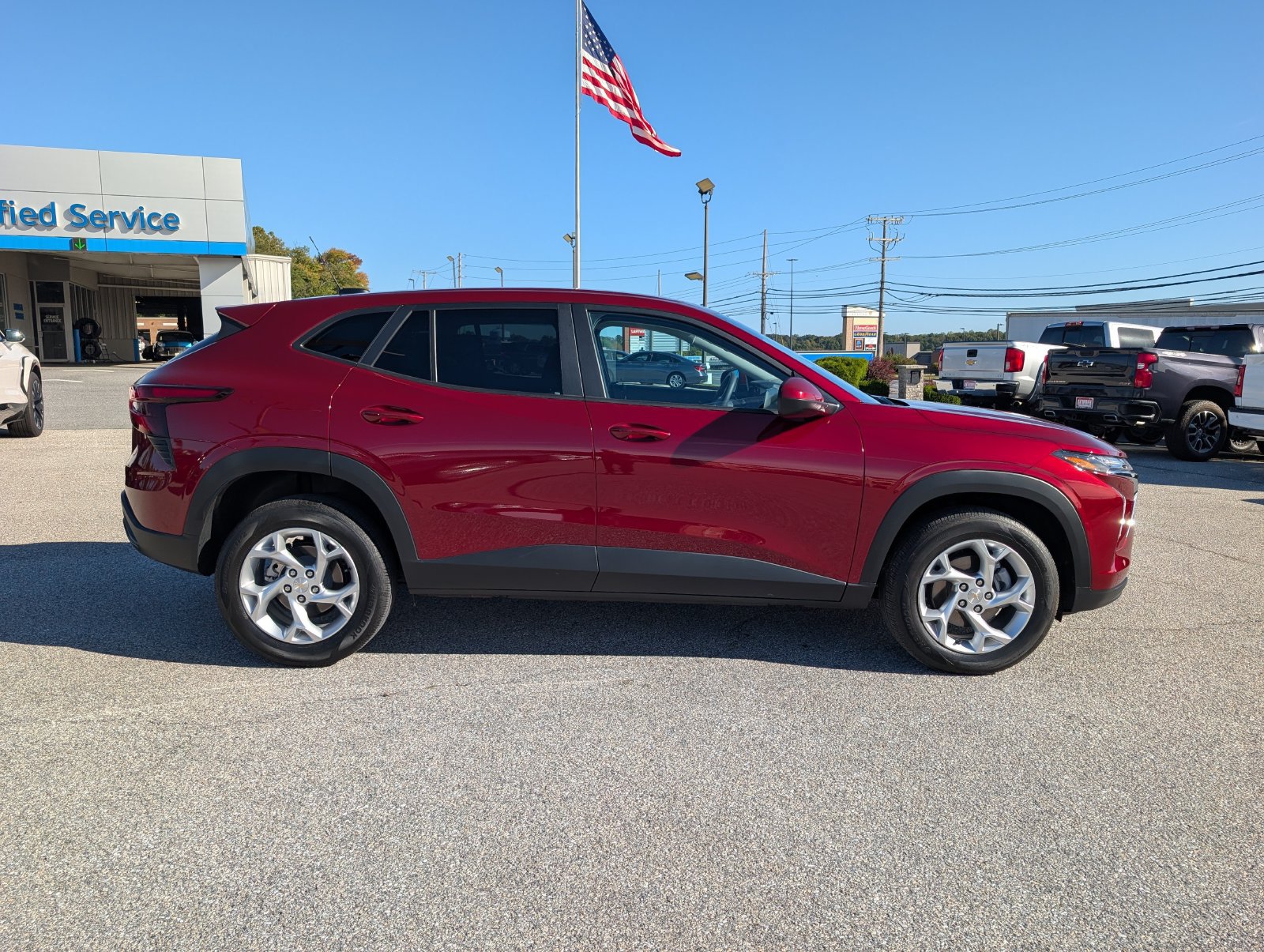 Used 2025 Chevrolet Trax LS w/ LS Convenience Package FWD image 2