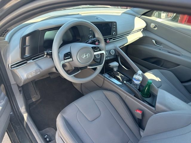 Certified 2025 Hyundai Elantra SE w/ Cargo Package image 10