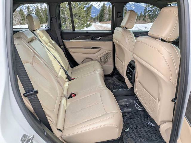 Used 2025 Jeep Grand Cherokee Limited w/ Luxury Tech Group II image 21