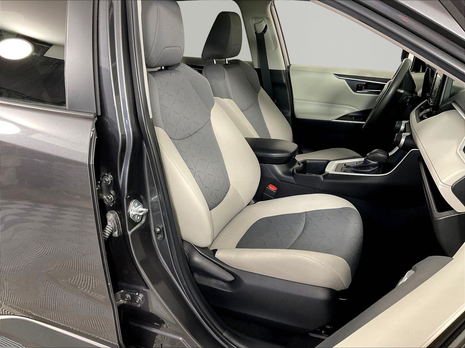 Used 2022 Toyota RAV4 XLE w/ Convenience Package AWD/4WD image 29