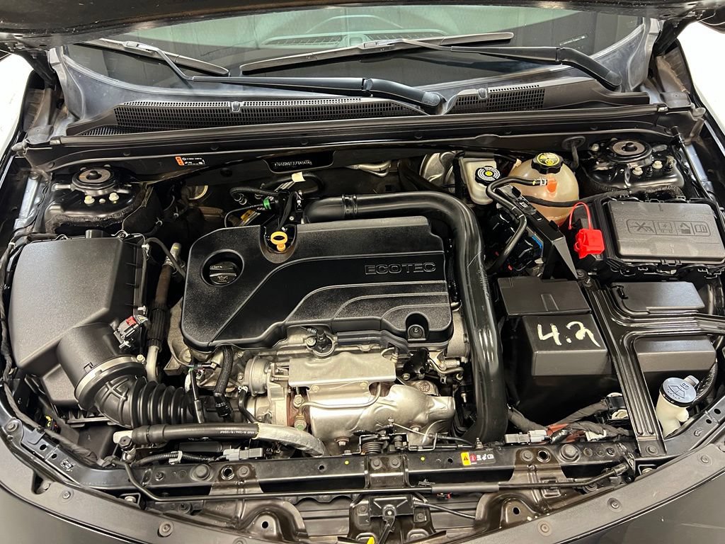 Used 2020 Chevrolet Malibu LT FWD image 34