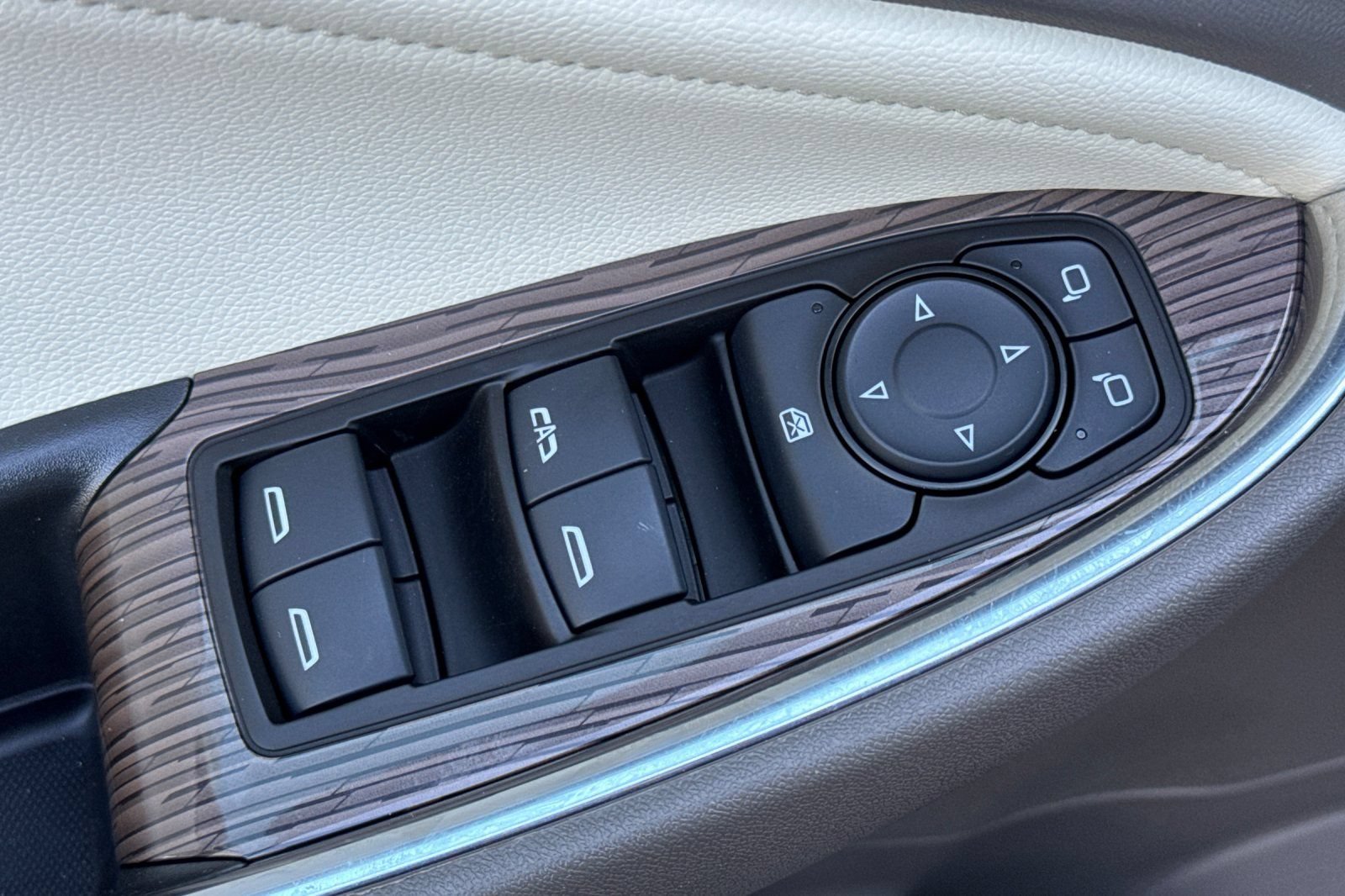 Used 2023 Chevrolet Malibu LT w/ LPO, Floor Liner Package FWD image 11
