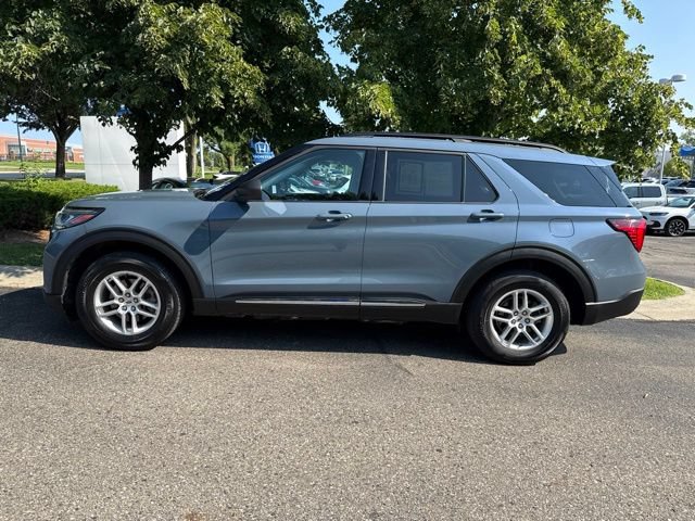Used 2025 Ford Explorer Active AWD/4WD image 2