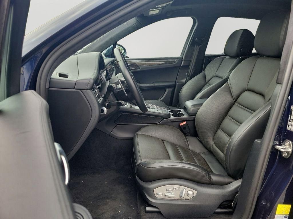 Used 2021 Porsche Macan Turbo image 13