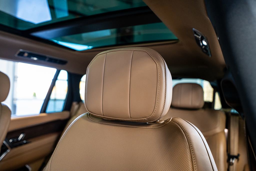 Used 2023 Land Rover Range Rover Long Wheelbase SE image 35