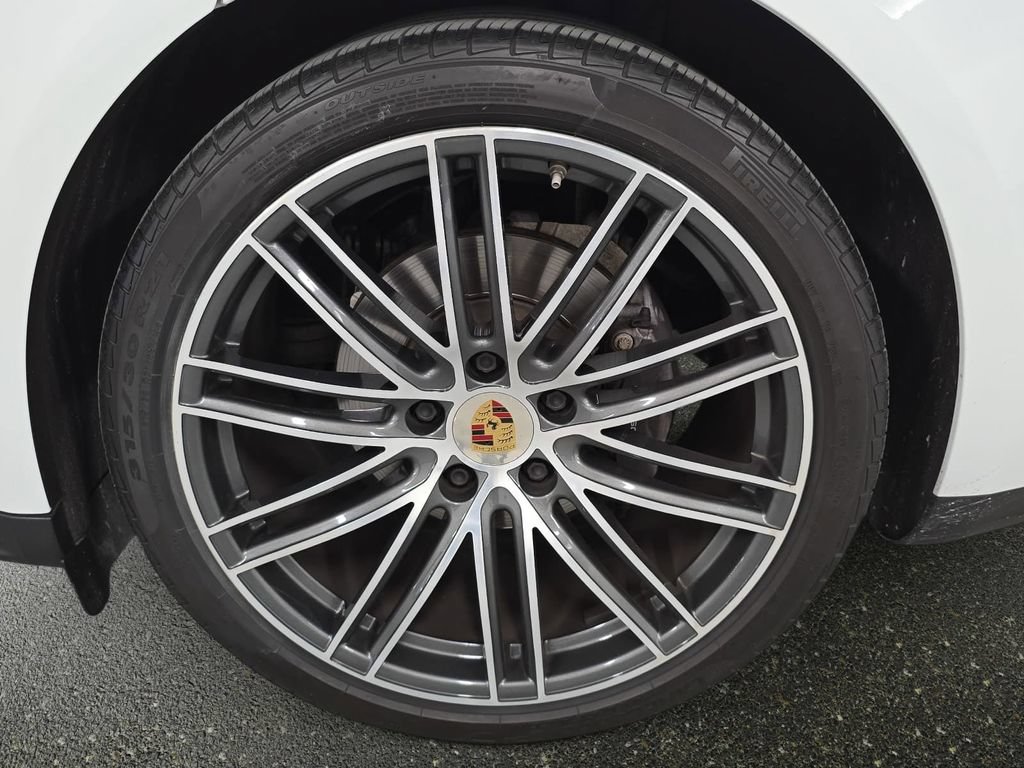 Used 2020 Porsche Panamera image 29