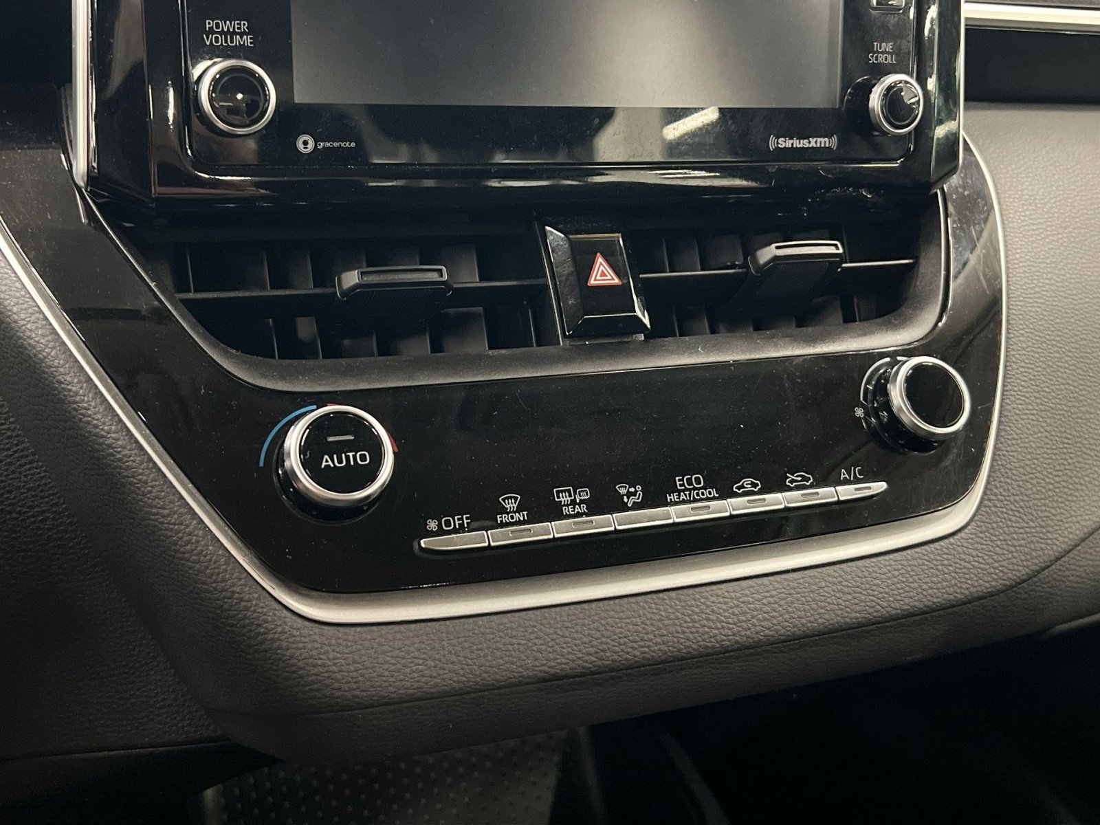 Used 2021 Toyota Corolla LE image 15