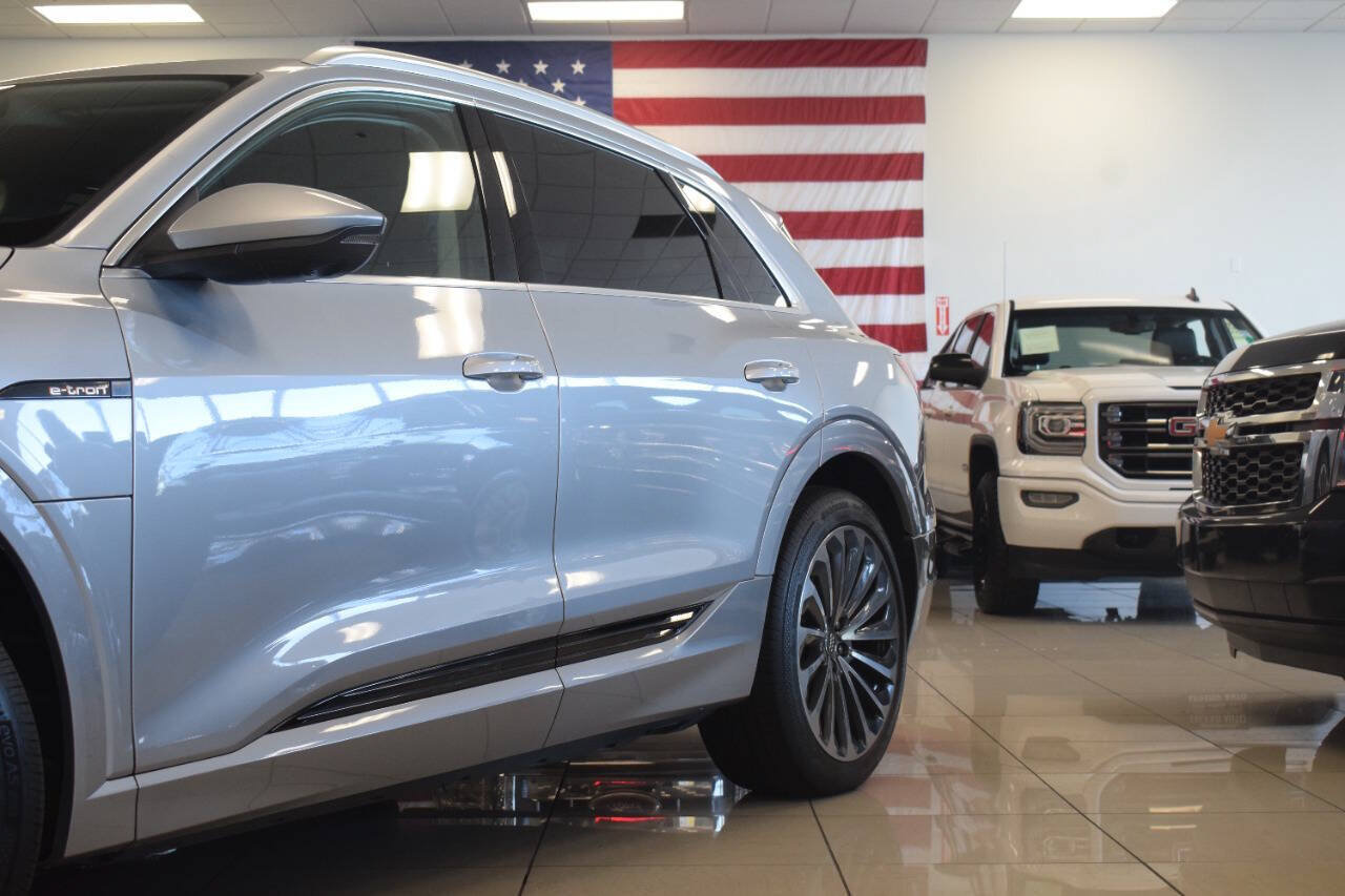 Used 2019 Audi e-tron Prestige w/ Prestige Package AWD/4WD image 15