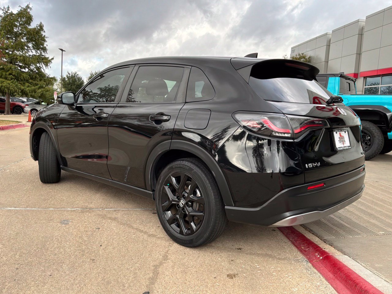 Used 2023 Honda HR-V Sport image 8