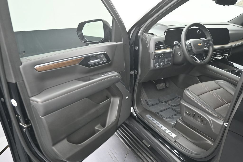 Used 2025 Chevrolet Tahoe High Country RWD image 10