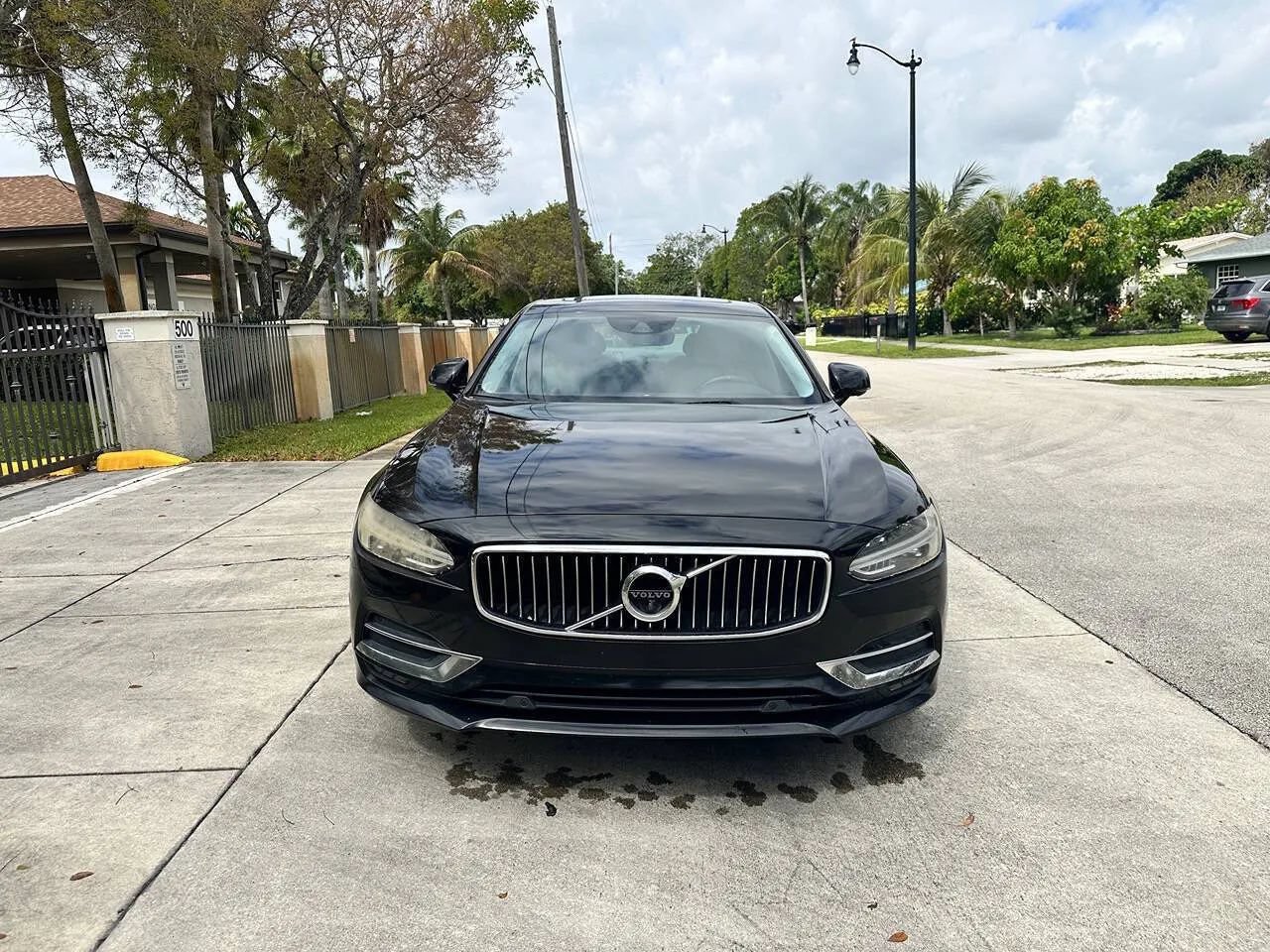 Used 2017 Volvo S90 T5 Inscription w/ Vision Package FWD image 4