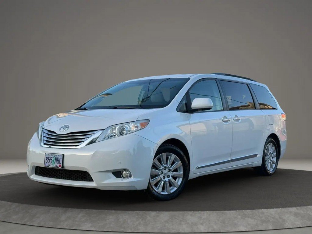 Used 2011 Toyota Sienna Limited w/ Premium Pkg FWD image 1