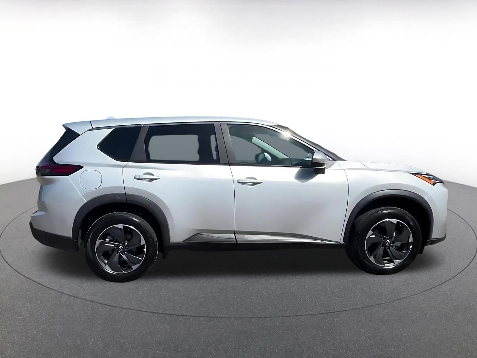 Used 2025 Nissan Rogue SV FWD image 16