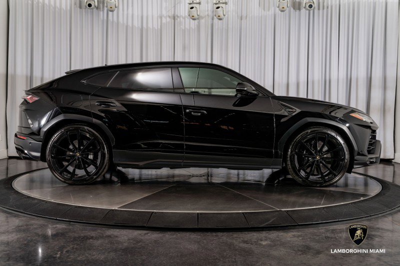 Used 2021 Lamborghini Urus image 21