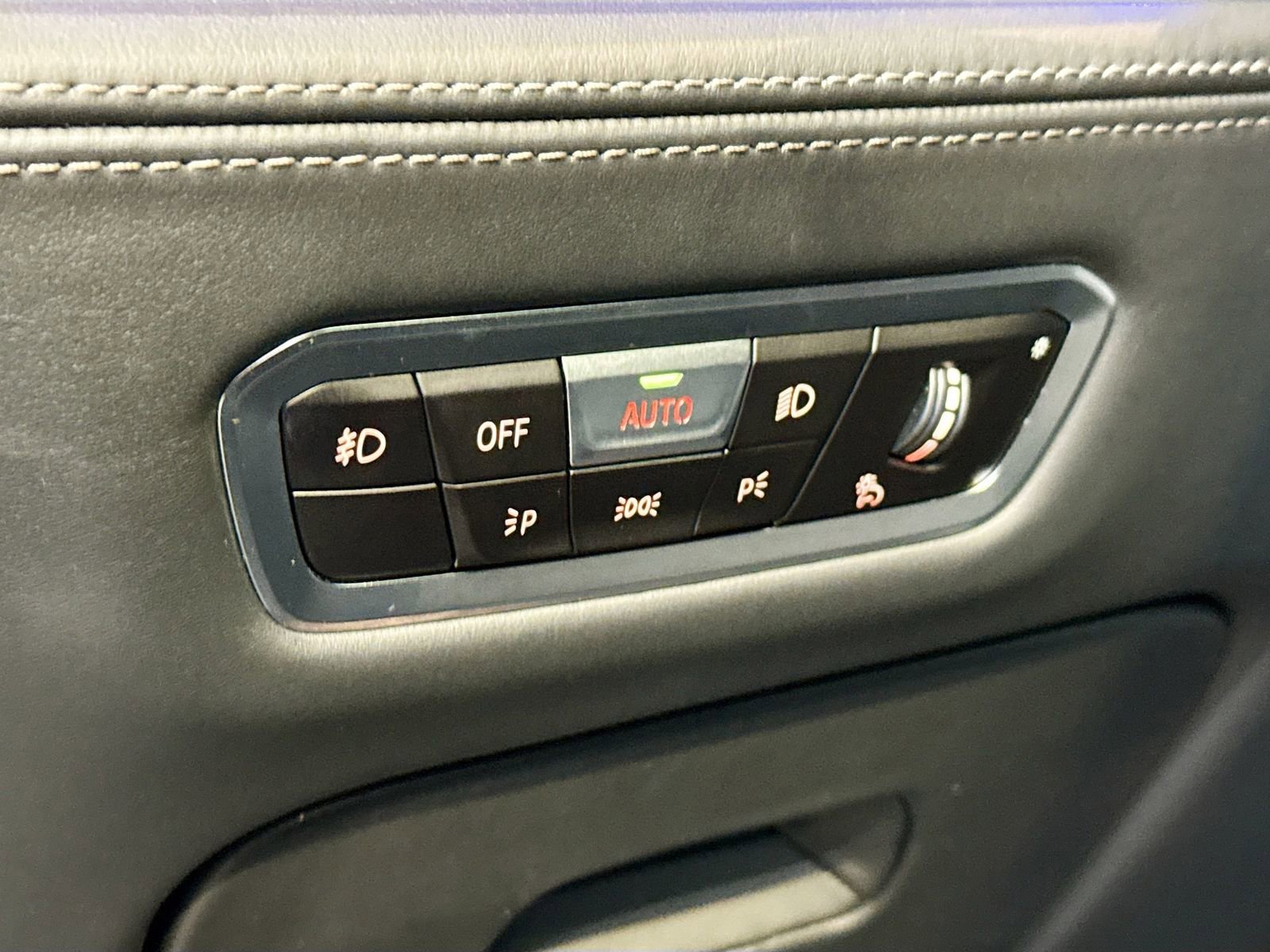 Used 2020 BMW X7 M50i w/ Dynamic Handling Package image 13