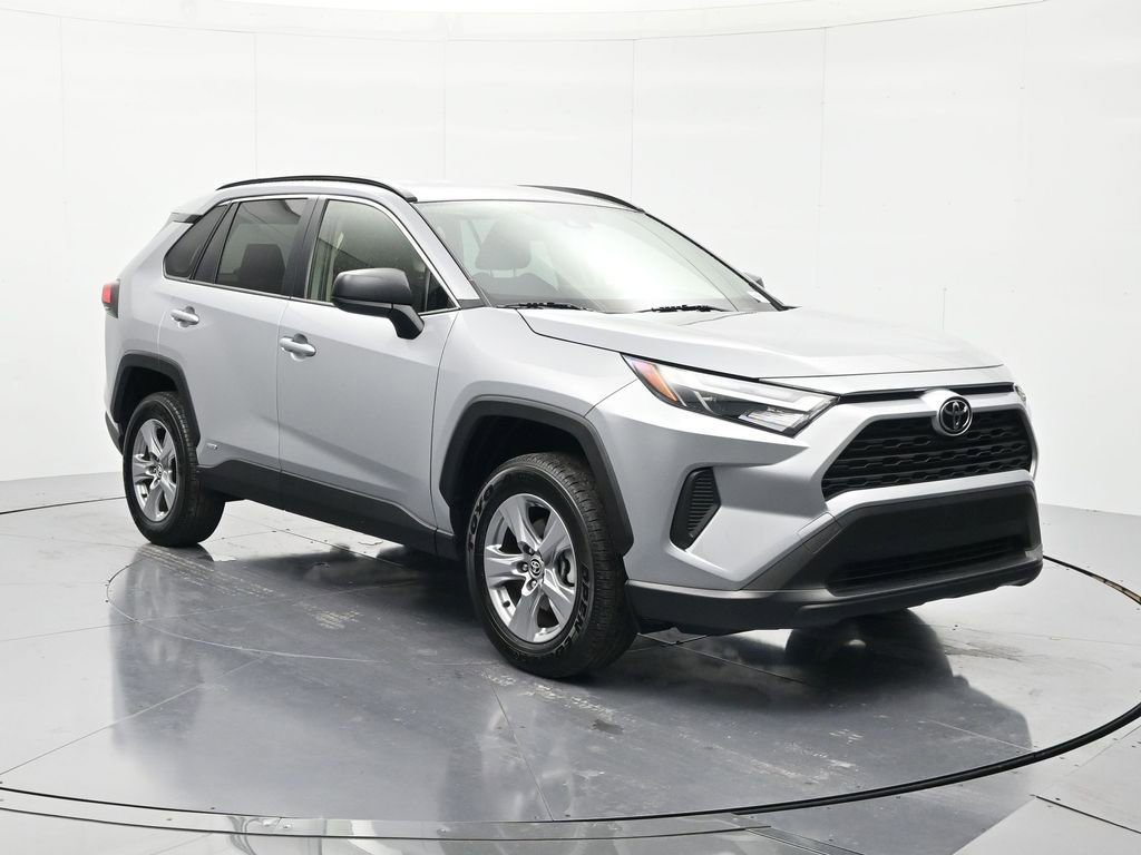 Used 2025 Toyota RAV4 LE AWD/4WD image 3