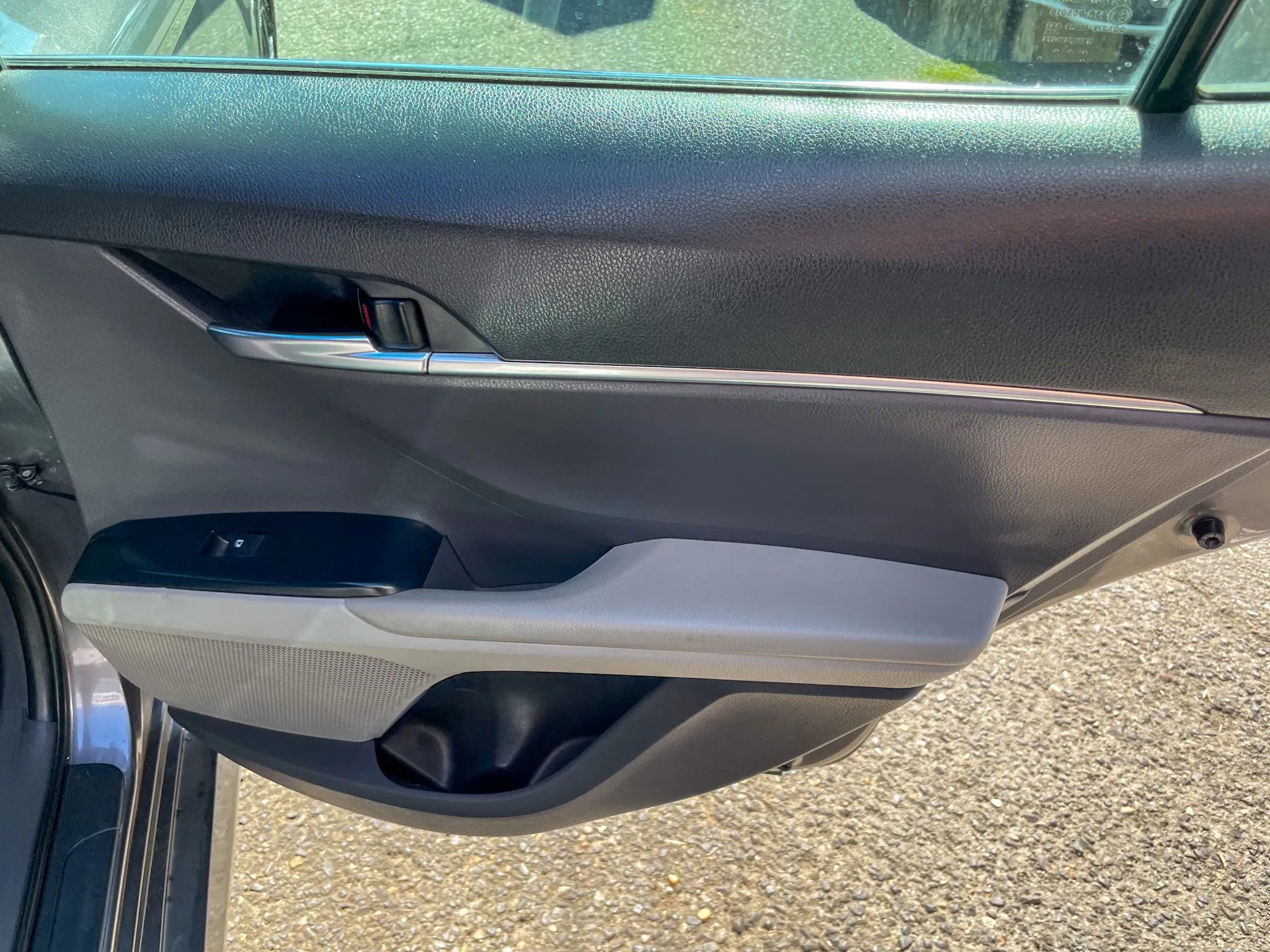 Used 2018 Toyota Camry LE image 19