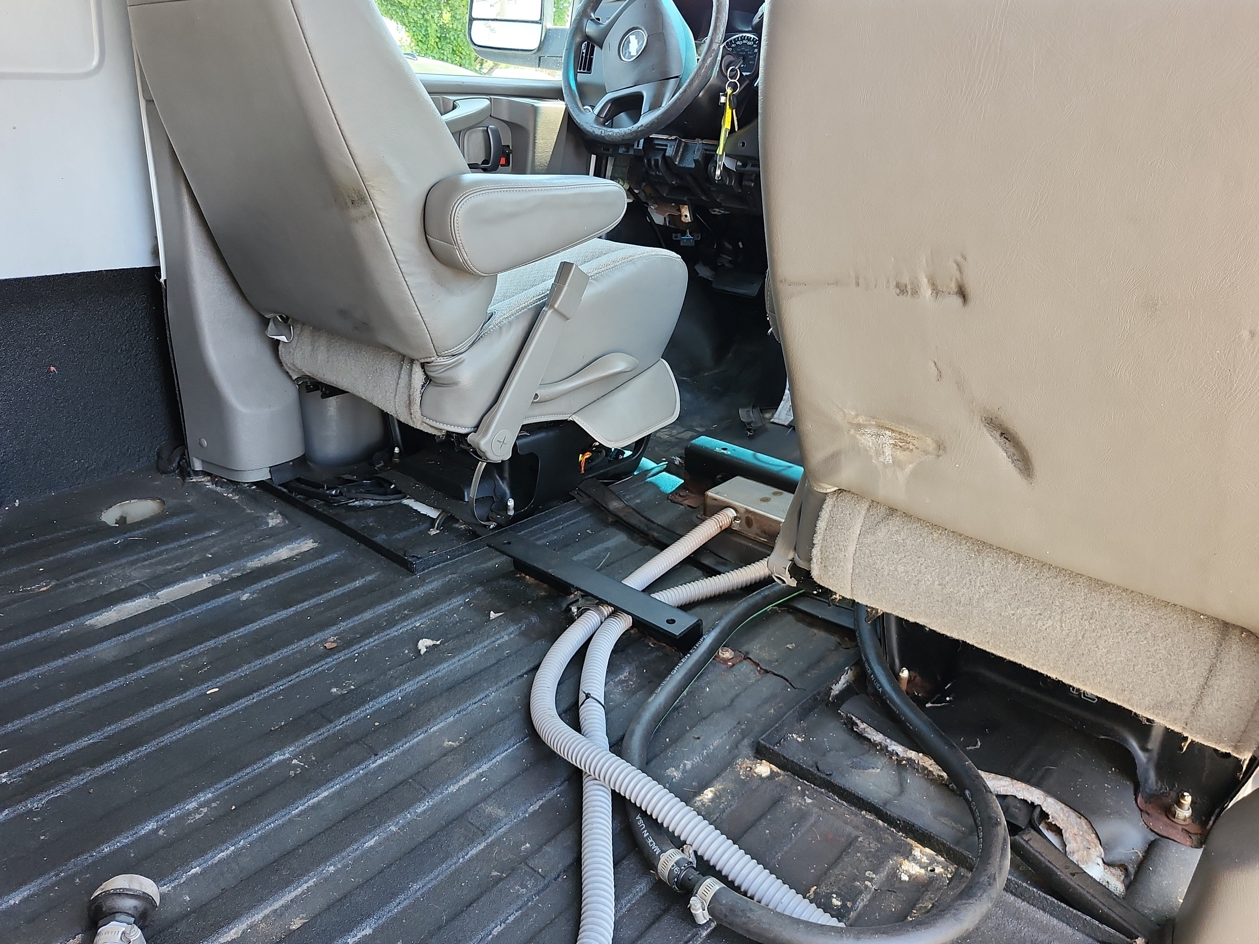 Used 2015 Chevrolet Express 3500 Extended RWD image 20