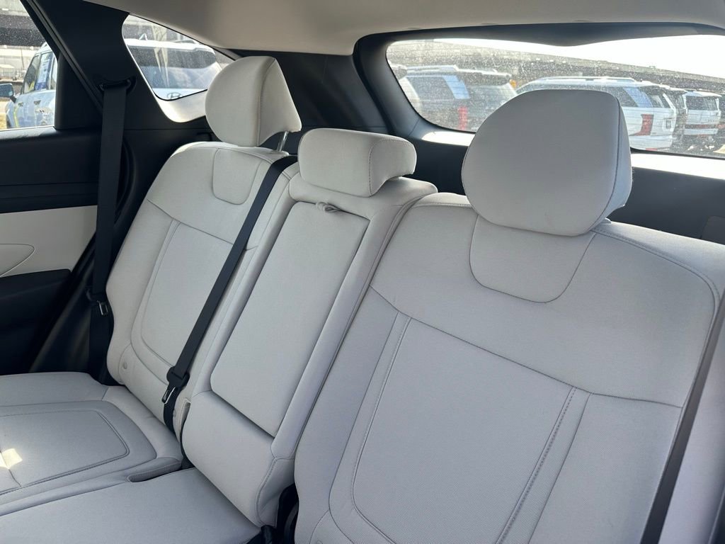 Used 2025 Hyundai Tucson SE image 27
