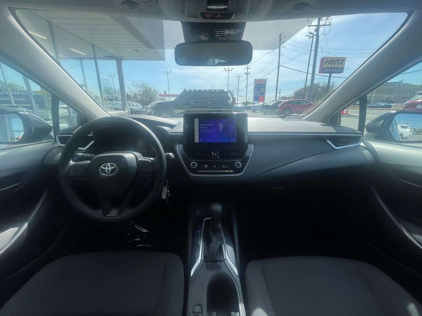 Used 2025 Toyota Corolla LE FWD image 31