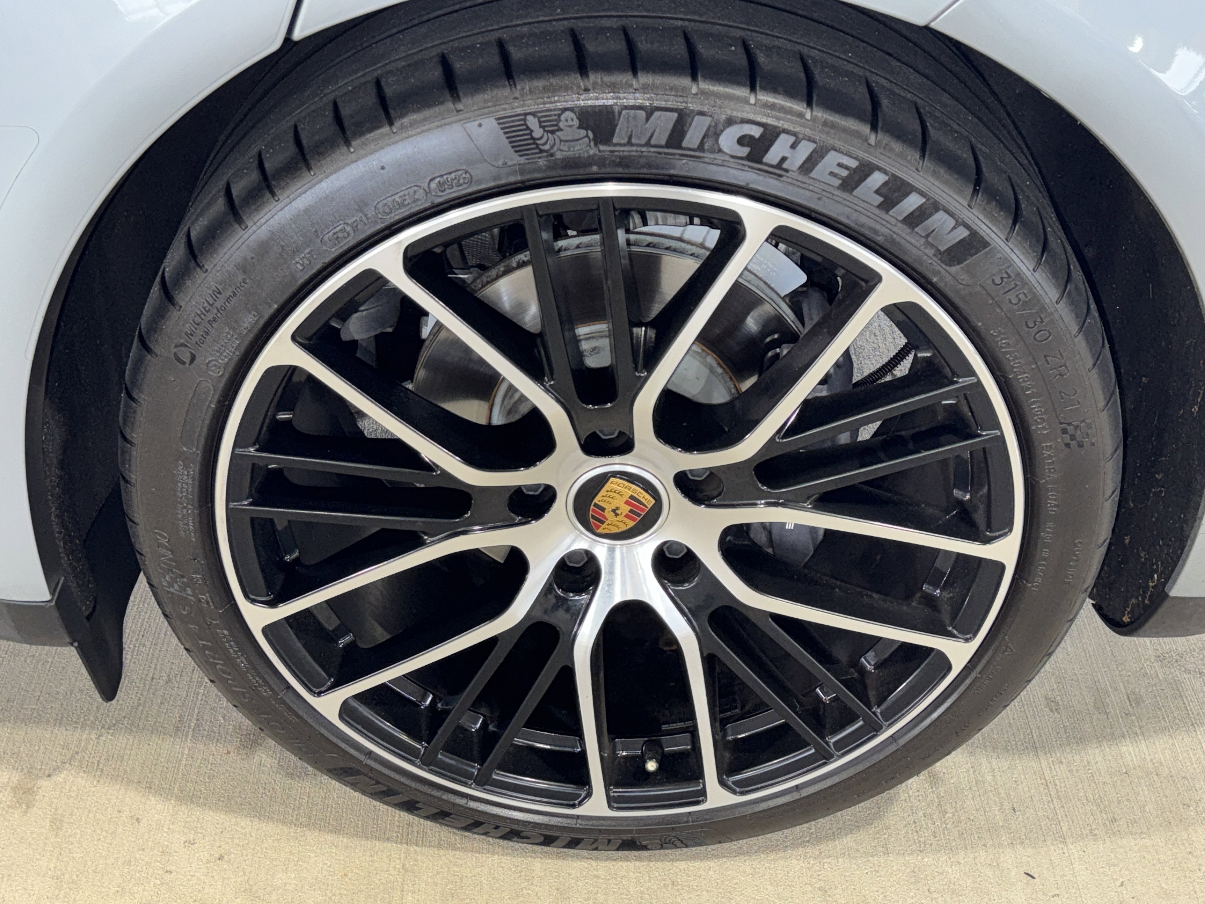 Used 2023 Porsche Panamera image 36