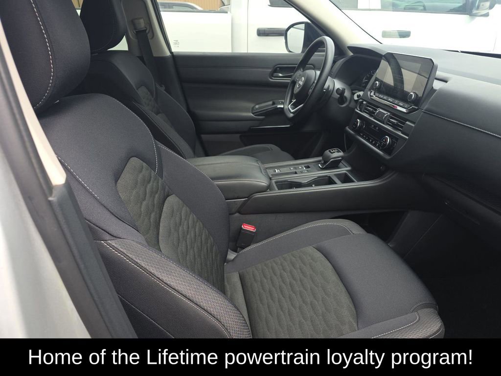 Used 2025 Nissan Pathfinder S image 4