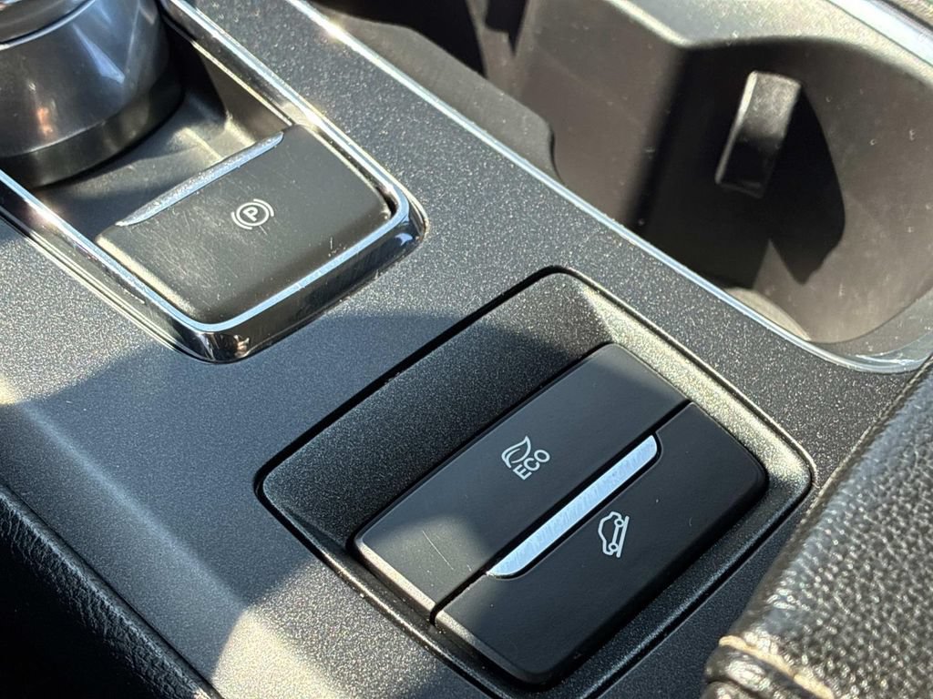 Used 2020 Ford Fusion SE FWD image 37