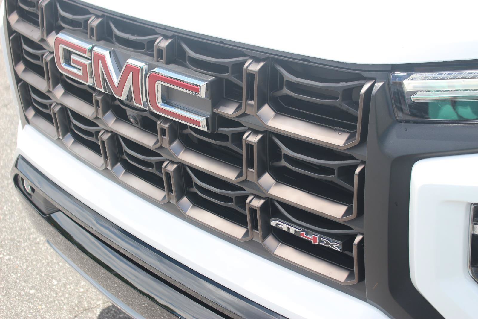 Used 2024 GMC Canyon AT4X AWD/4WD image 15