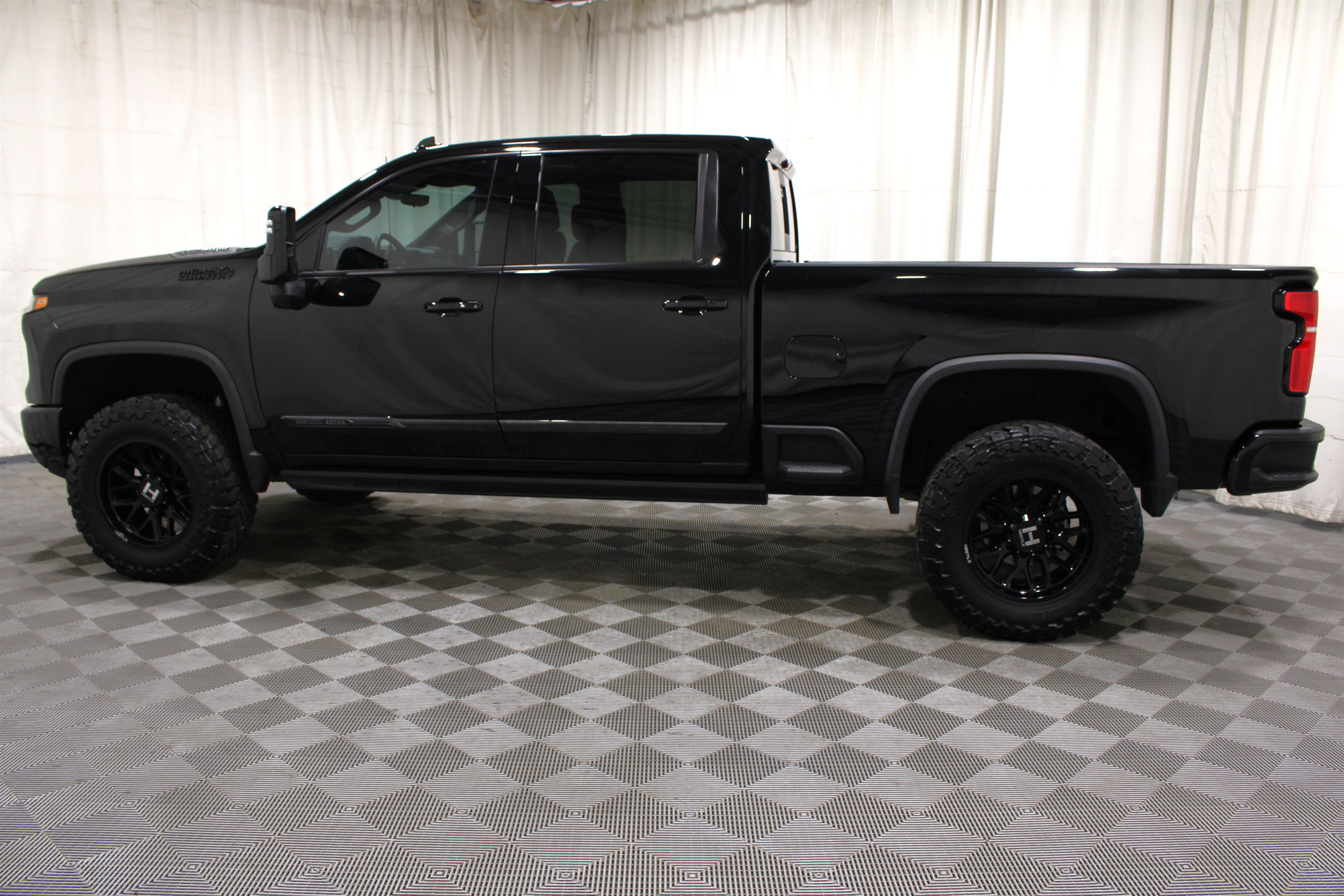 Used 2024 Chevrolet Silverado 2500 High Country w/ High Country Premium Package AWD/4WD image 32