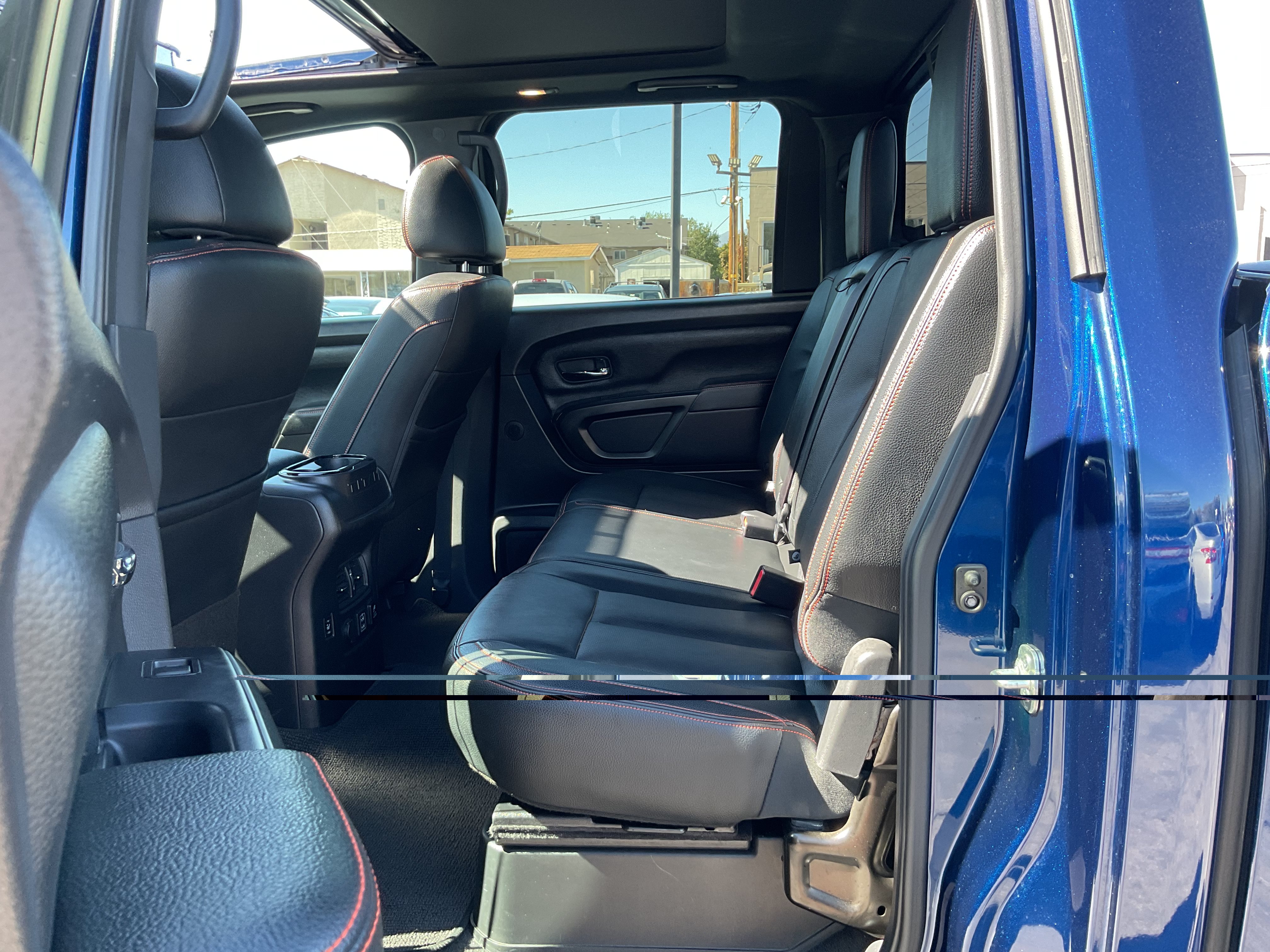 Used 2021 Nissan Titan PRO-4X w/ Pro-4x Convenience Package AWD/4WD image 11