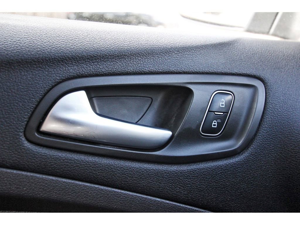 Used 2018 Ford Escape SE w/ SE Sport Appearance Package FWD image 24