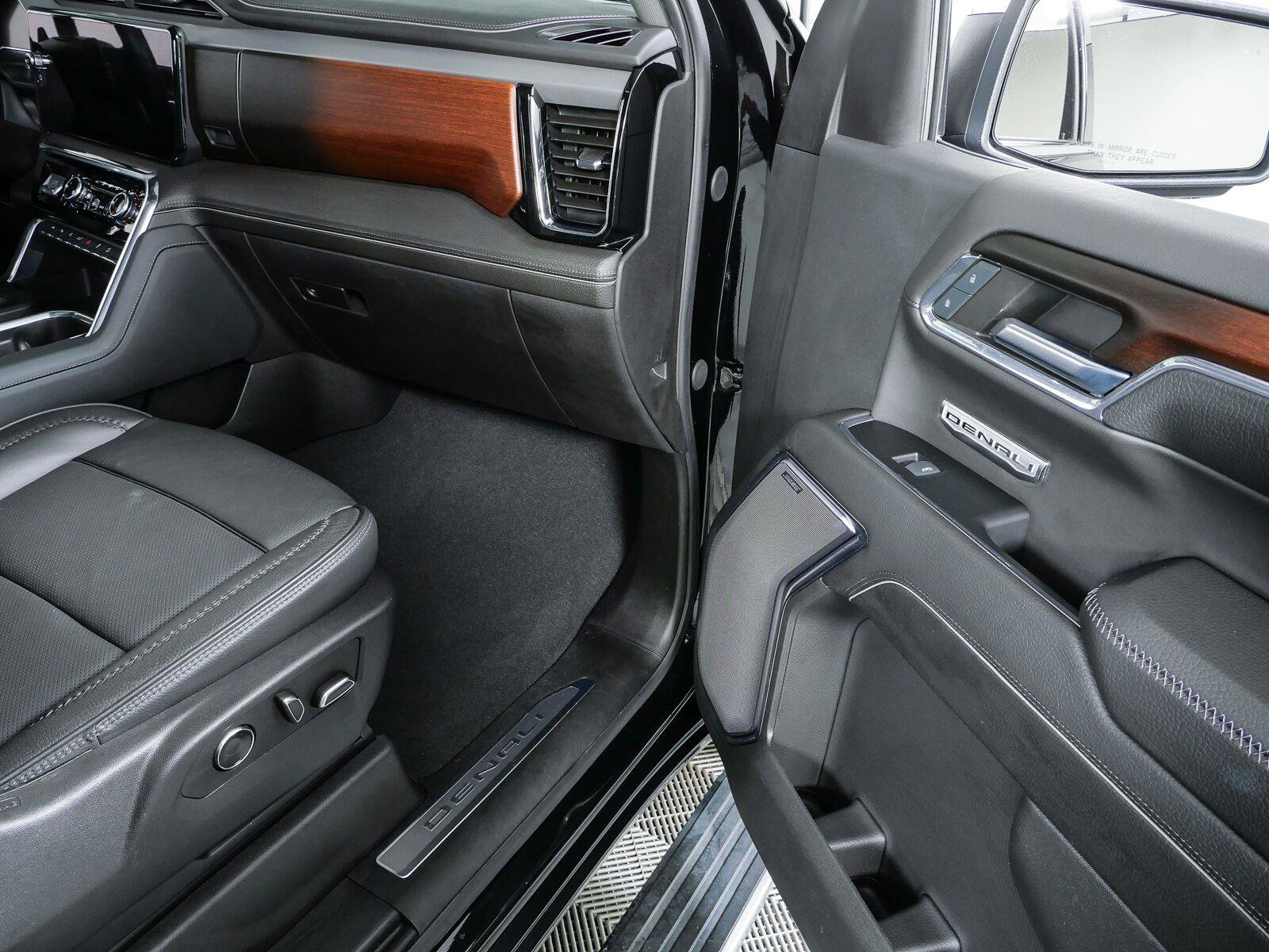 Used 2024 GMC Sierra 1500 Denali AWD/4WD image 29